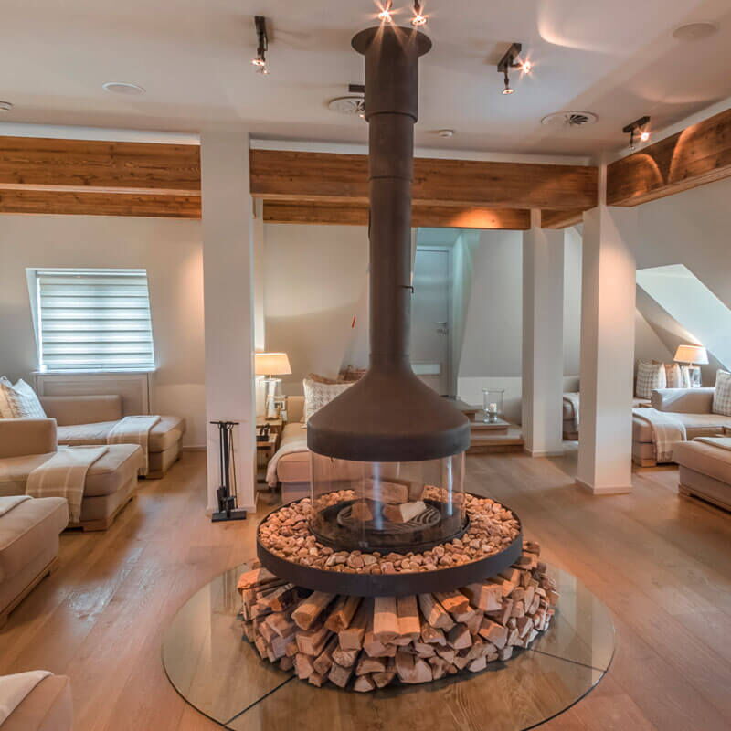 Kamin im Ruheraum des SPA im Hotel Vier Jahreszeiten in Hamburg