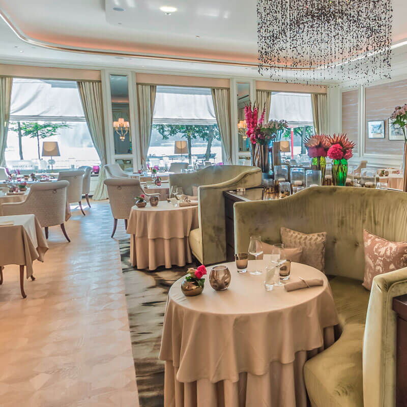 Restaurant Haerlin** mit Blick auf die Alster im Hotel Vier Jahreszeiten in Hamburg