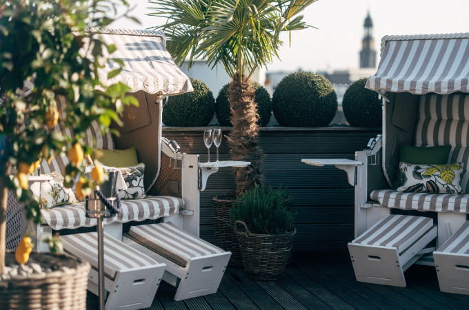 Beach chairs on the roof terrace at the Hotel Vier Jahreszeiten