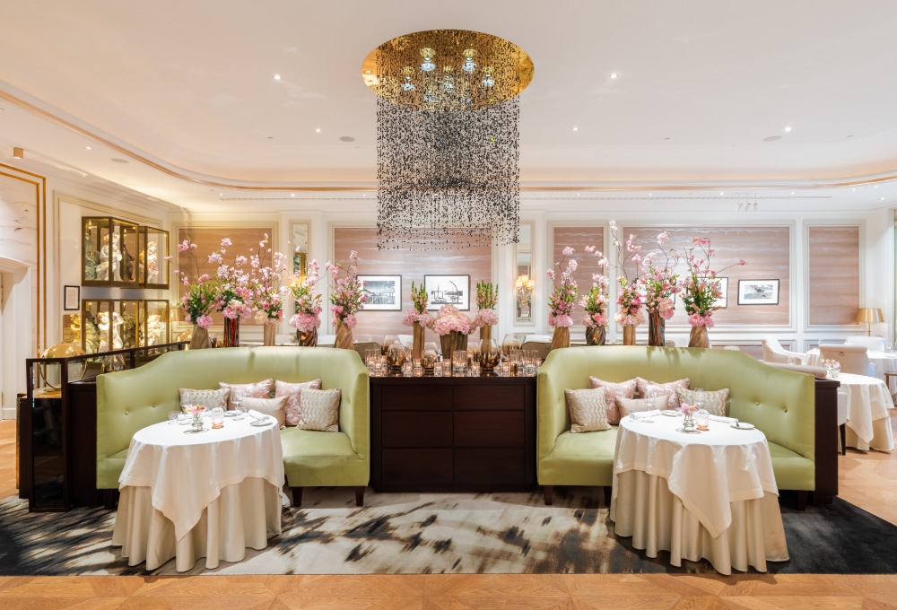View of the guest room of the Haerlin*** restaurant with large chandelier