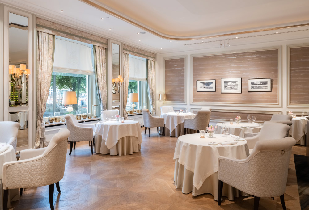 View of the tables in the guest room at Restaurant Haerlin***