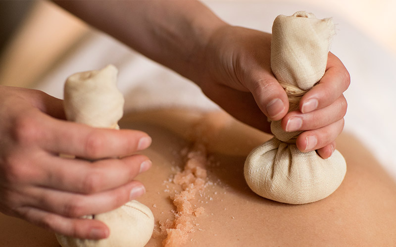 Spa Anwendung im Hotel Vier Jahreszeiten in Hamburg